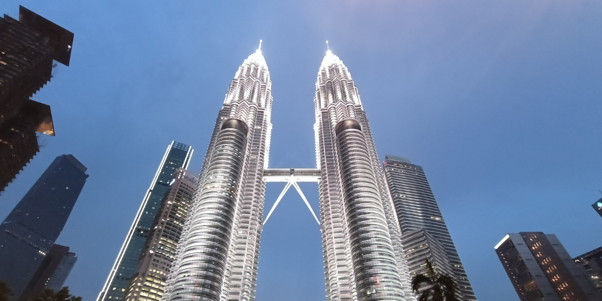 Petronas Twin Towers – Find Licensed Tourist Guides in Malaysia with PemanduPelancong.com